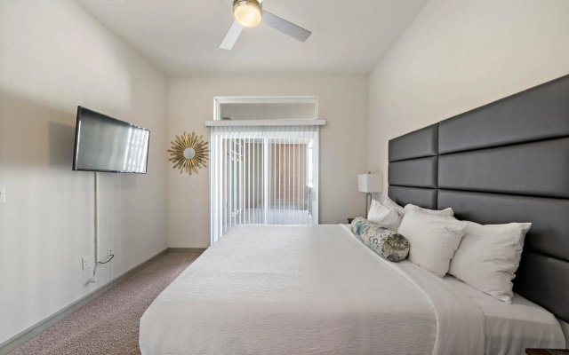 photo 4 of Spacious Private and Elegant Downtown Location