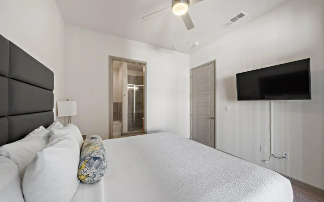 photo 5 of Spacious Private and Elegant Downtown Location