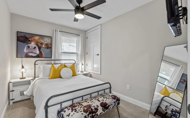 photo 2 of Blue Door Bungalow | JZ Vacation Rentals