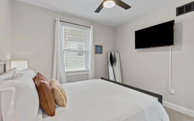 photo 3 of Blue Door Bungalow | JZ Vacation Rentals