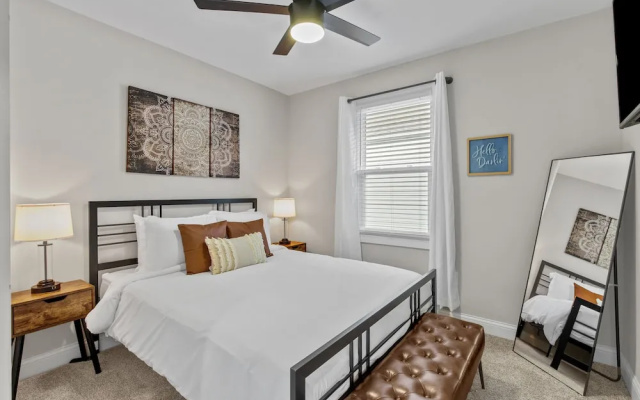 photo 4 of Blue Door Bungalow | JZ Vacation Rentals