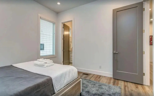 photo 5 of Spacious Tranquil Rooftop Pad on 8th by Music City Luxury Stays