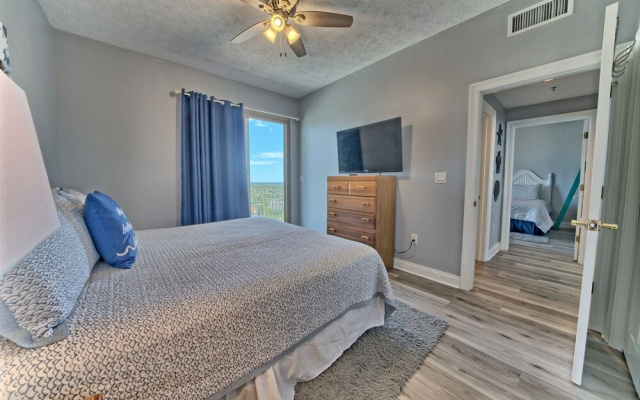 photo 4 of Spacious Tropical Condominium at 17th Floor with Beach and Pool Access - Unit 1707 by RedAwning