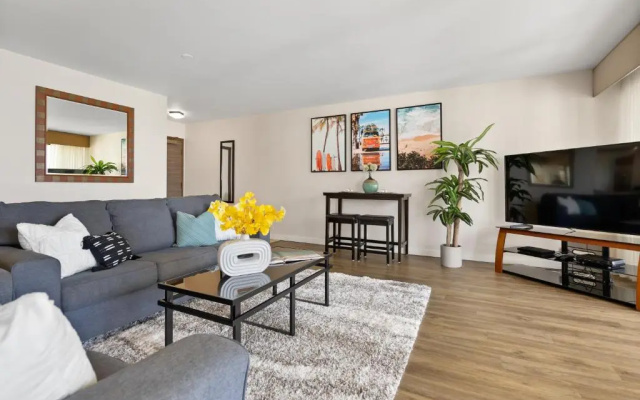 photo 4 of Spacious Waikiki Beach 2BR-Ocean View-Free Parking