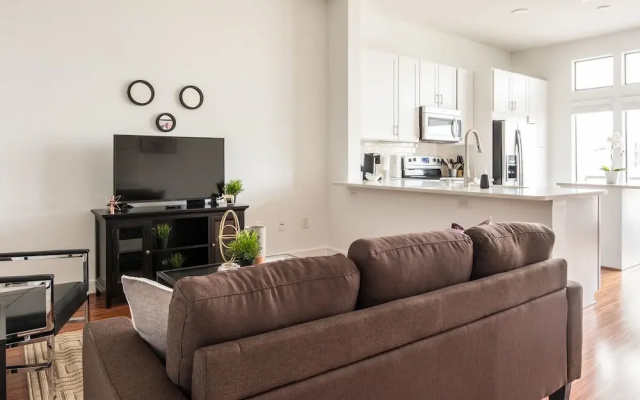 photo 2 of 1 BR Apt Near AA Center with Parking by Frontdesk