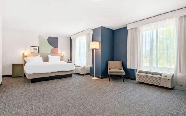 photo 3 of Spark By Hilton Exton
