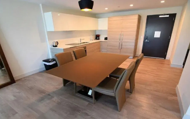 photo 2 of Spectacular 1 Bed Plus Den On To The Amazing Hollywood Beach
