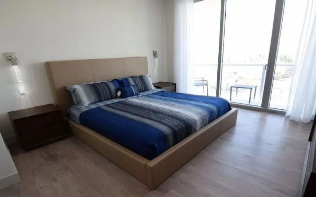 photo 3 of Spectacular 1 Bed Plus Den On To The Amazing Hollywood Beach