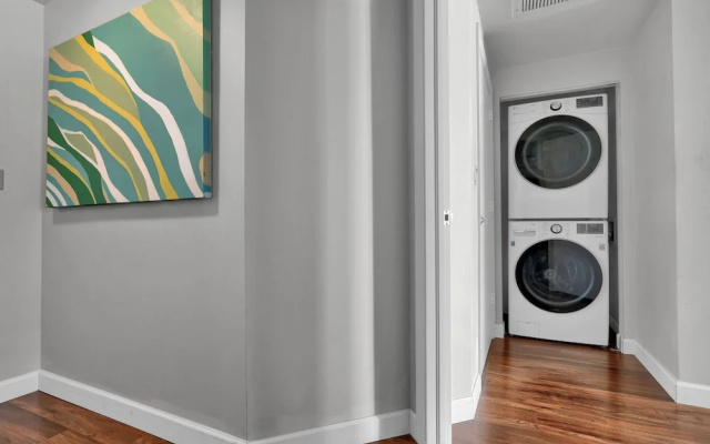 photo 2 of Spectacular Bay View 1bd 2baths in Grove