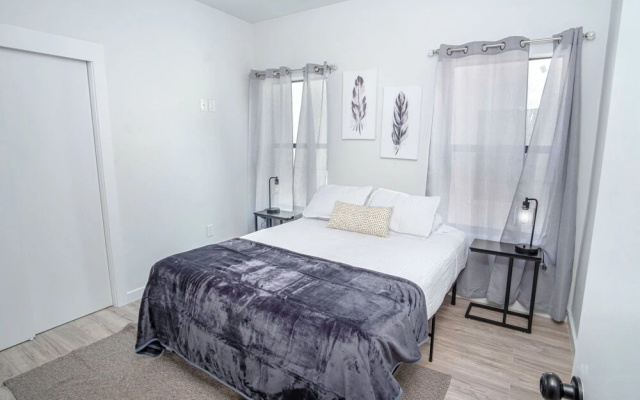 photo 4 of Spectacular Cozy 3 BR Plus 2 and a Half BA Apt Near Downtown