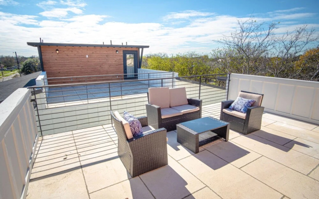 photo 5 of Spectacular Cozy 3 BR Plus 2 and a Half BA Apt Near Downtown