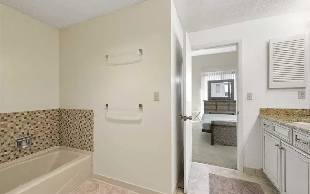 photo 2 of Spinnakers Reach 832 - Three Bedroom Condo