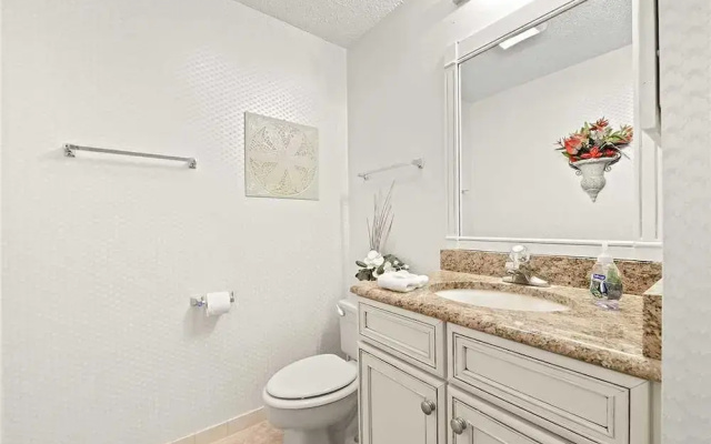 photo 3 of Spinnakers Reach 832 - Three Bedroom Condo