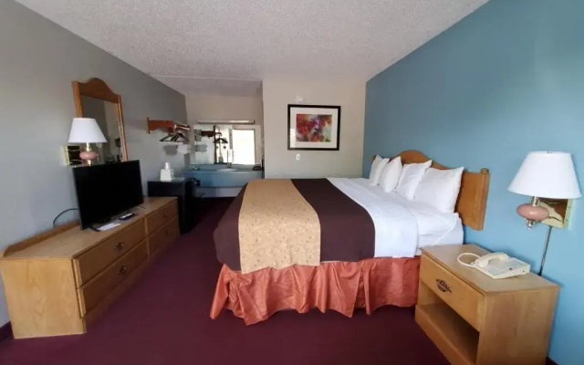 photo 2 of Spinning Wheel Inn Branson