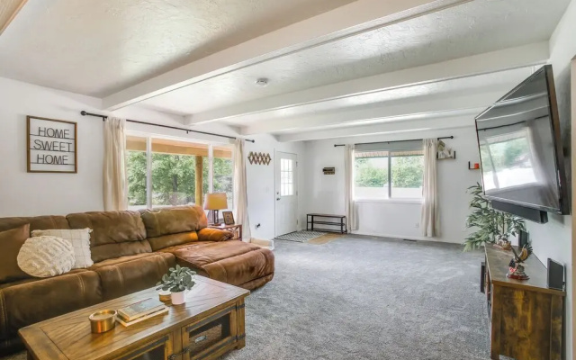 photo 4 of Spirit Lake Home w/ Fenced Yard: 1 Mi to Water!