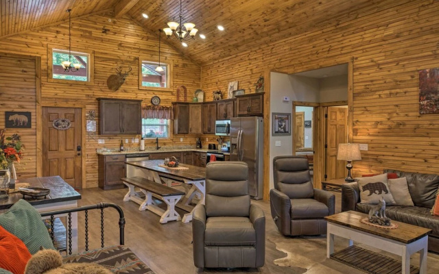 photo 2 of Branson West Cabin w/ Pool Access & Golfing