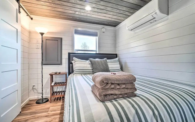 photo 4 of Splendid Tiny Home With Fire Pit ~ 2 Mi to Lake!