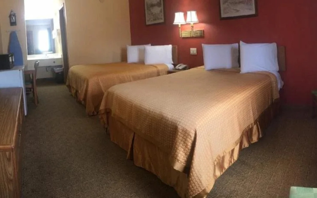 photo 3 of Springdale Inn