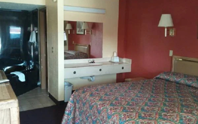 photo 4 of Springdale Inn