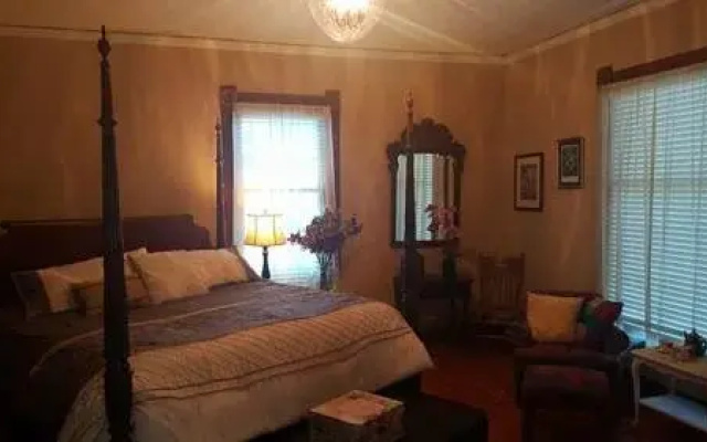 photo 4 of Springfield Arts Bed and Breakfast