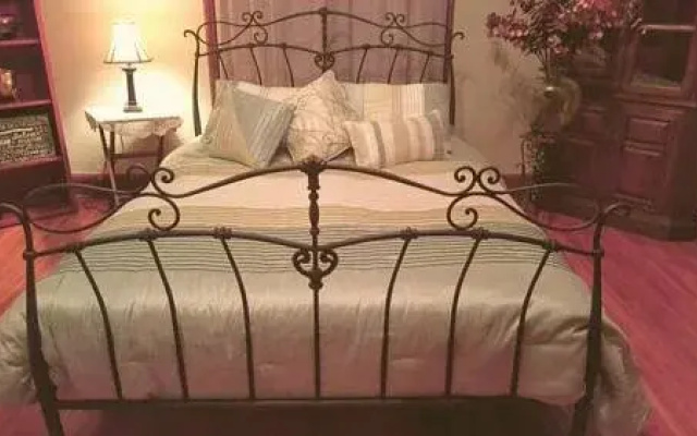 photo 5 of Springfield Arts Bed and Breakfast
