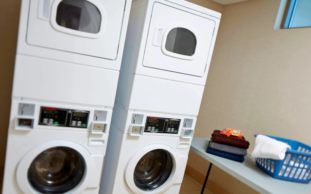 photo 3 of SpringHill Suites by Marriott at Anaheim Resort Area/Convention Center (Women only)