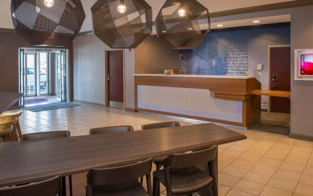 photo 5 of SpringHill Suites by Marriott Herndon Reston