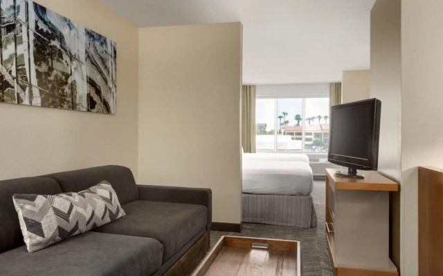 photo 3 of SpringHill Suites Phoenix North