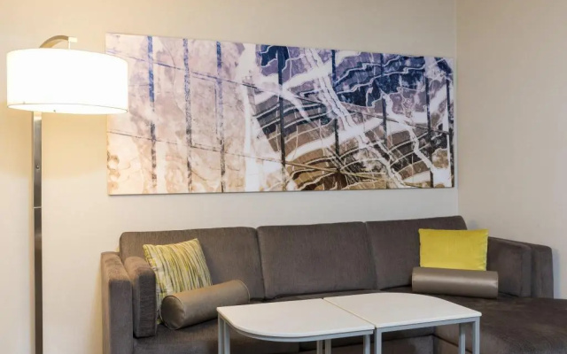 photo 5 of SpringHill Suites Chicago O'Hare