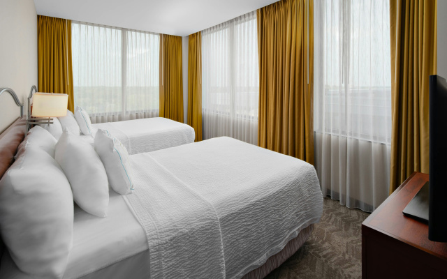 photo 3 of SpringHill Suites Chicago O'Hare by Marriott