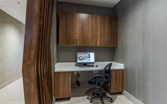 photo 4 of SpringHill Suites Detroit Sterling Heights