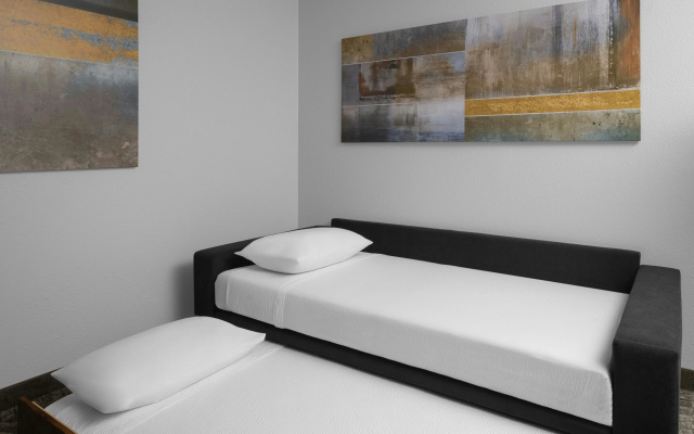 photo 5 of SpringHill Suites Grand Rapids Airport Southeast