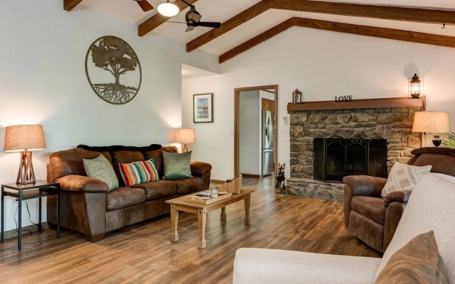 photo 3 of Spy Rock - 3 Br Cabin