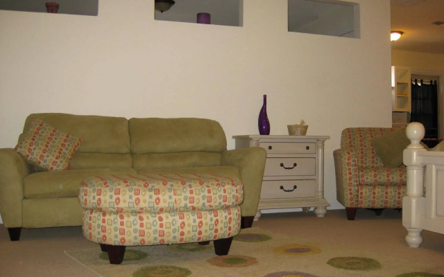 photo 2 of Square Inn