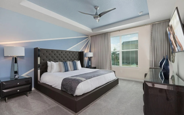 photo 4 of Sr019v: 8 Bed, Social Media, Minions, Pool, Shuffle Board