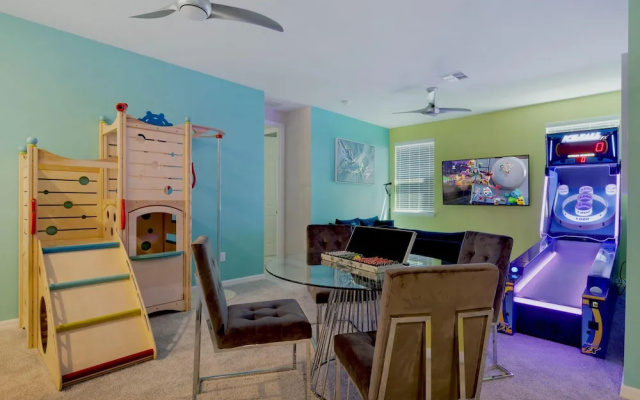 photo 2 of Sr023v: 9 Bed, Nintendo, Princesses, Pool