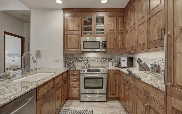 photo 3 of St. James Place PL7 - 3 Br Condo