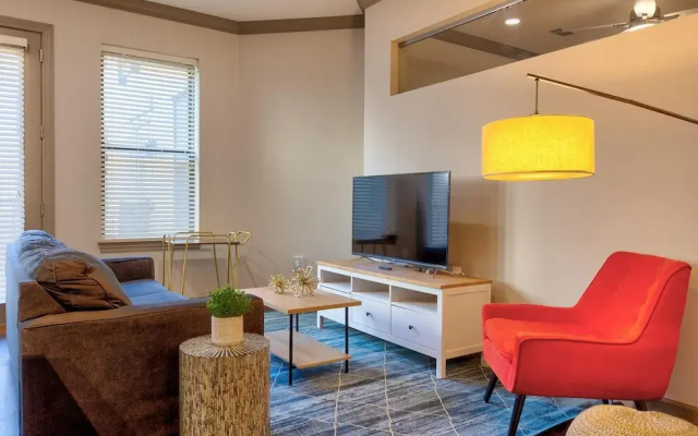 photo 4 of St Louis Gorgeous 2BD 2BA Central West End Apartment