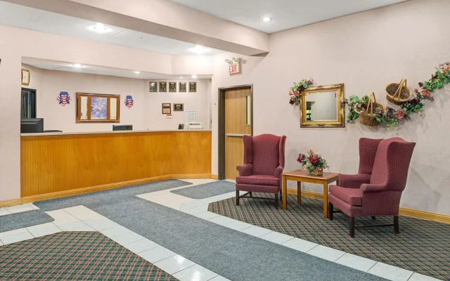 photo 2 of St. Louis Travelodge