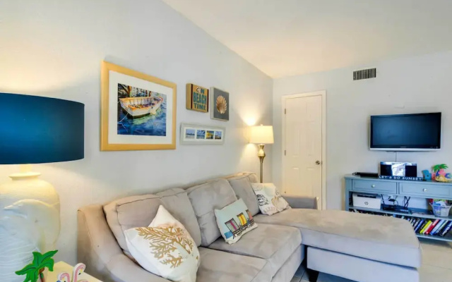 photo 4 of Steps to St. Pete Beach: Condo w/ Pool!