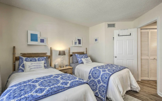 photo 5 of St Pete Condo w/ Heated Pool - 3 Miles to Beach!