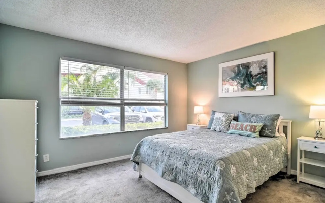 photo 3 of St Pete Condo w/ Patio & Pool ~ 2 Mi to Beach