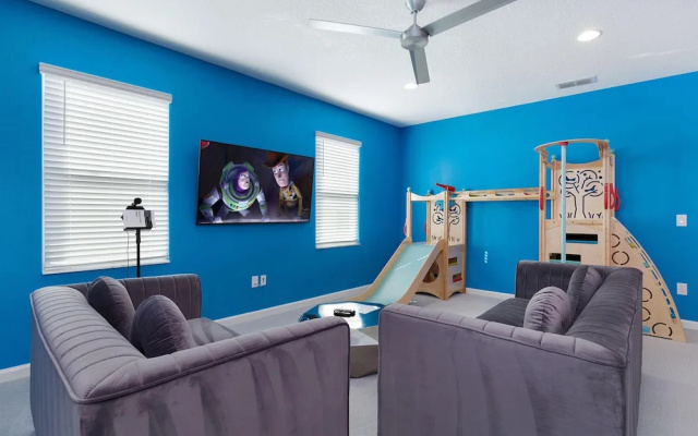 photo 2 of St005v: 10 Bed, Avengers, Toy Story