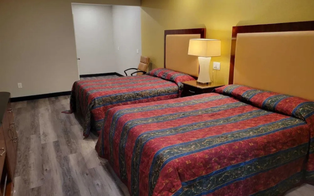 photo 2 of Stadium Inn & Spas