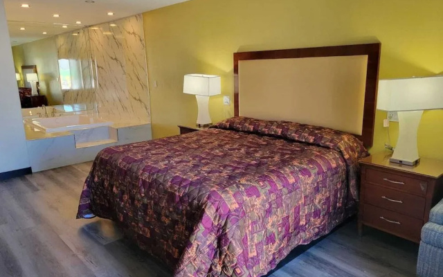 photo 3 of Stadium Inn & Spas
