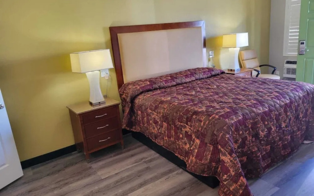 photo 4 of Stadium Inn & Spas