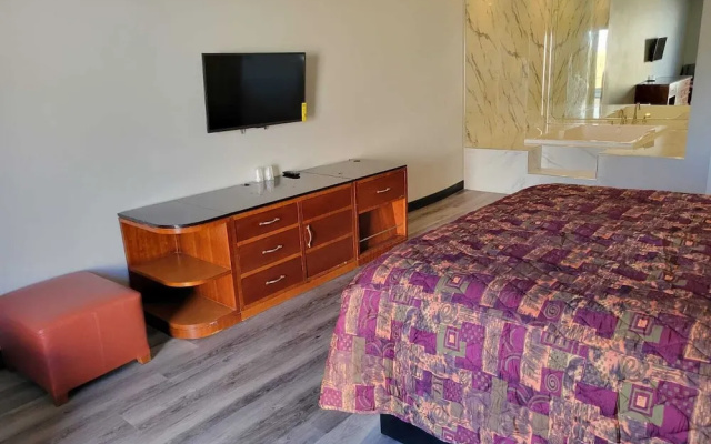 photo 5 of Stadium Inn & Spas