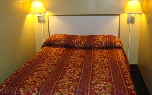 photo 2 of Stadium View Inn