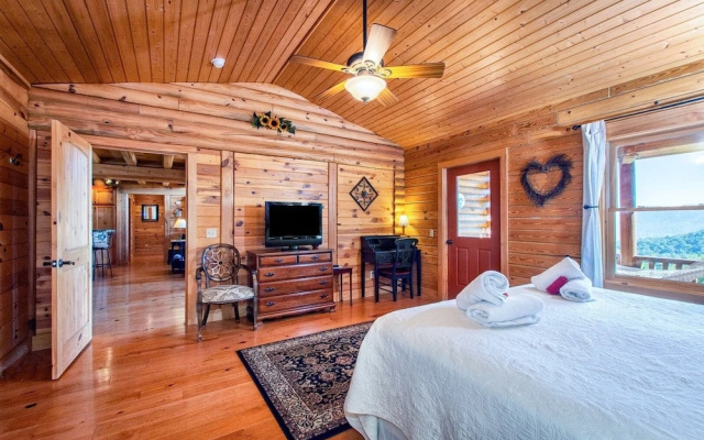 photo 3 of Stairway to Heaven - 4 Br Cabin
