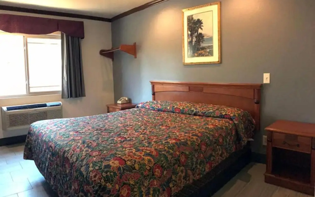 photo 4 of Starlight Inn Canoga Park